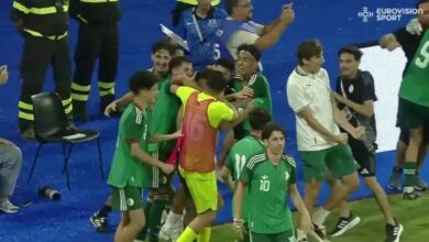لاعبو المنتخب الجزائري يحتفلون بالتأهل إلى نهائي ألعاب البحر الأبيض المتوسط بعد إقصاء المغرب بركلات الترجيح