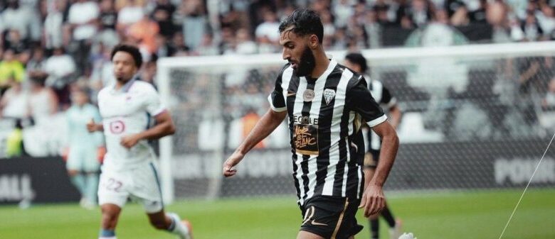الدولي المغربي أمين السباعي لاعب نادي أنجيه الفرنسي