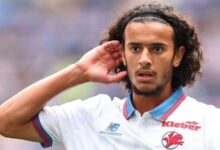 أيوب بوعدي لاعب وسط ليل الفرنسي المرشح للانتقال إلى مانشستر سيتي
