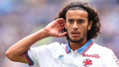 أيوب بوعدي لاعب وسط ليل الفرنسي المرشح للانتقال إلى مانشستر سيتي