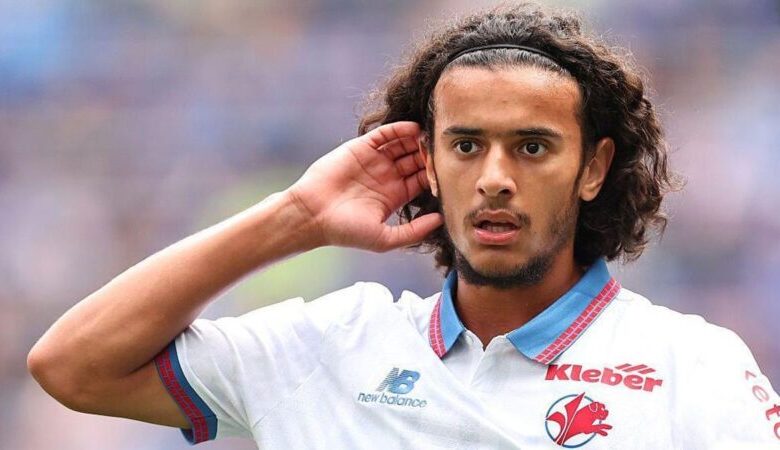 أيوب بوعدي لاعب وسط ليل الفرنسي المرشح للانتقال إلى مانشستر سيتي
