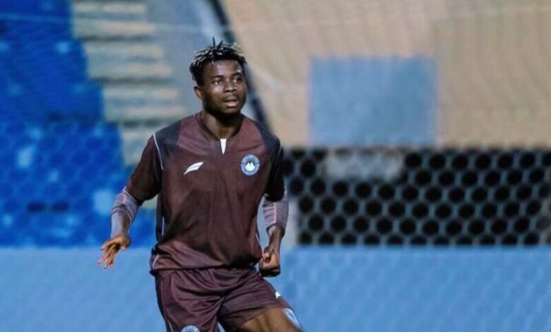 المدافع النيجيري إسرائيل أوسولور لاعب الدفاع الحسني الجديدي