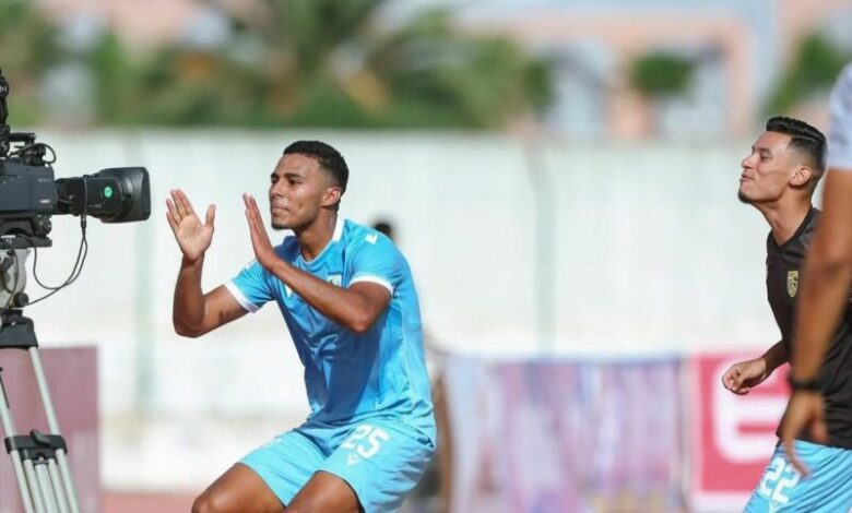 المدافع المغربي إلياس الكريمي بقميص ناديه الجديد خورفكان الإماراتي