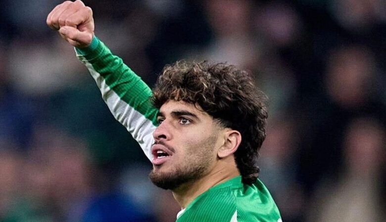 عبد الصمد الزلزولي خلال تداريب ريال بيتيس الجماعية