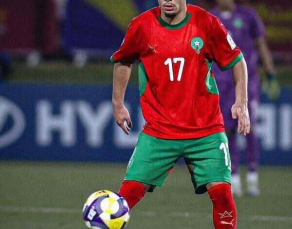 منصف زكري لاعب نادي ميشلن البلجيكي