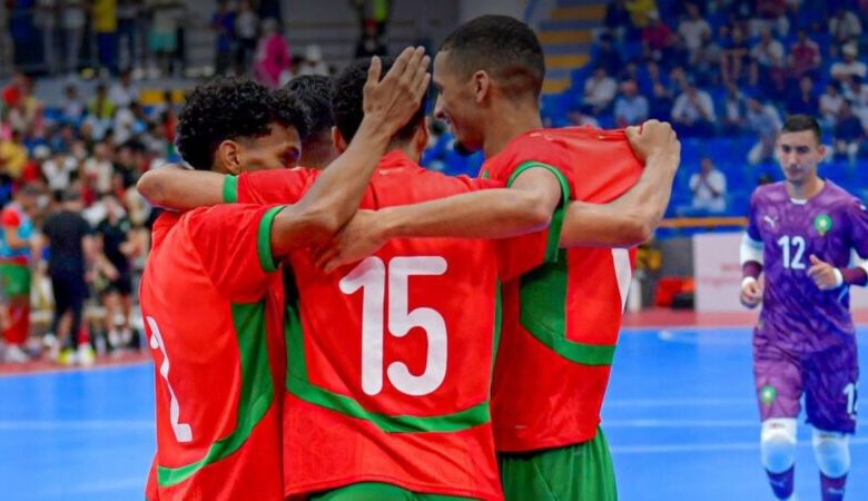 لاعبو المنتخب المغربي لكرة الصالات خلال مواجهة ودية أمام السعودية بقاعة الانبعاث في أكادير