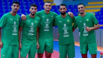 لاعبو المنتخب المغربي لكرة الصالات خلال حصة تدريبية بأكادير