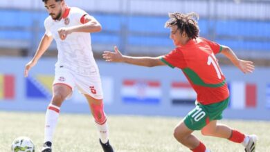 لاعبو المنتخب المغربي لأقل من 20 سنة خلال مباراتهم أمام تونس في الألعاب المتوسطية طرنطو 2026