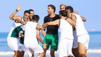 مايكل أغبيكبورنو وماريان هوجا لاعبا الرجاء الرياضي الجديدان خلال التدريبات بأكادير