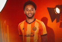 ريان مينديز قائد منتخب الرأس الأخضر يرتدي قميص نهضة بركان