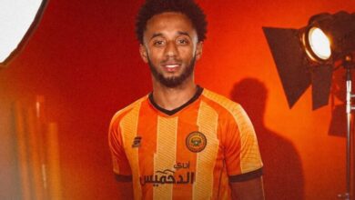 ريان مينديز قائد منتخب الرأس الأخضر يرتدي قميص نهضة بركان