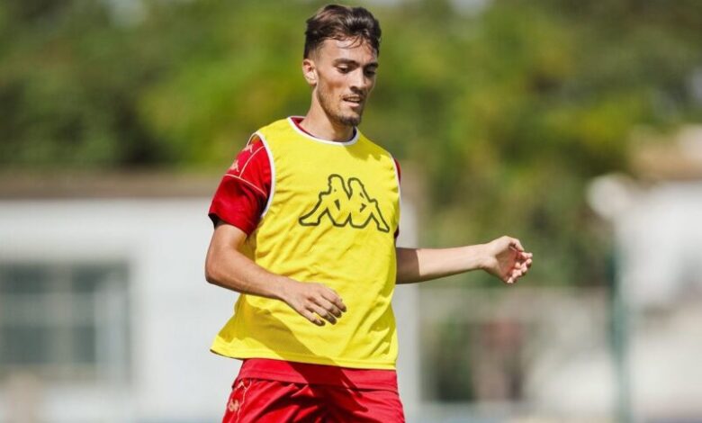 أسامة الزمراوي لاعب الوداد الرياضي خلال حصة تدريبية