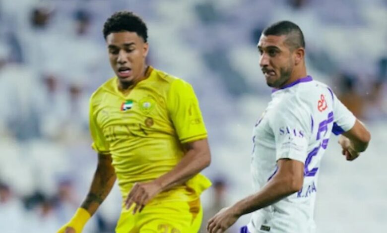 لقطة من مباراة العين والوصل في الدوري الإماراتي
