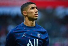 أشرف حكيمي مدافع باريس سان جيرمان ونجم المنتخب المغربي