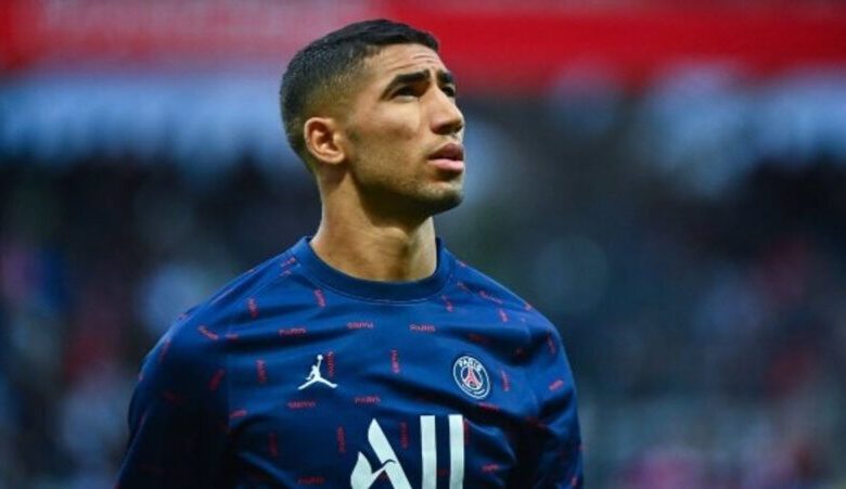 أشرف حكيمي مدافع باريس سان جيرمان ونجم المنتخب المغربي