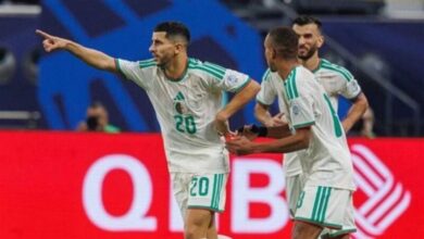 لاعبو المنتخب الجزائري يحتفلون خلال مباراة زامبيا في تصفيات كان 2027