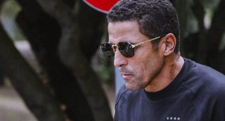 المدرب حسين عموتة ولاعب الأهلي إمام عاشور
