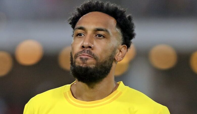 بيير-إيميريك أوباميانغ نجم منتخب الغابون