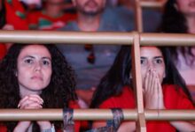 أيوب الكعبي يغادر الملعب مصابًا محمولاً على نقالة