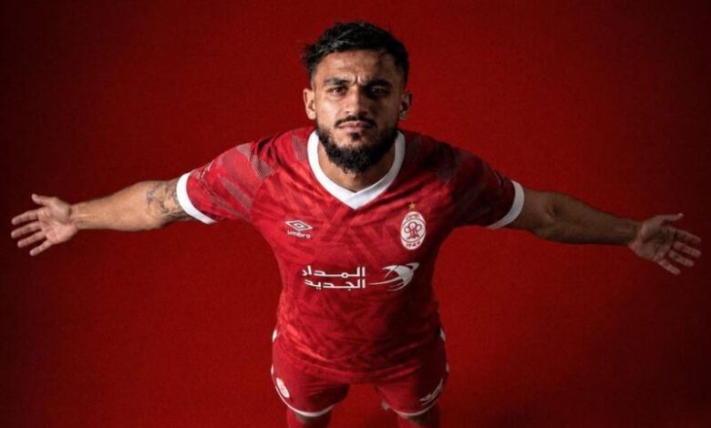 سفيان بوفال لاعب المنتخب المغربي خلال مسيرته الاحترافية