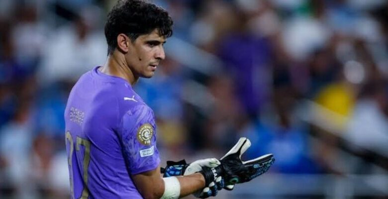 ياسين بونو حارس مرمى الهلال السعودي والمنتخب المغربي