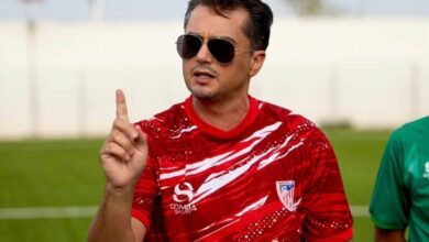 المدرب أمين الكرمة خلال حصة تدريبية مع فريق المغرب التطواني