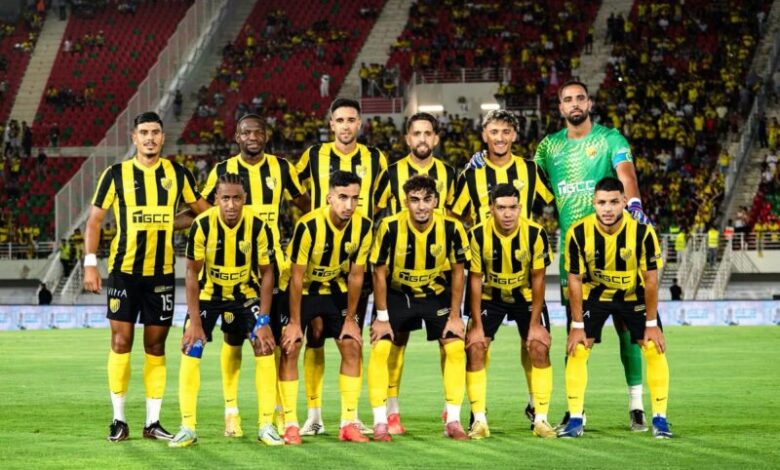 لاعبو المغرب الفاسي يحتفلون خلال مباراة رحيمو البوركينابي بعصبة أبطال إفريقيا