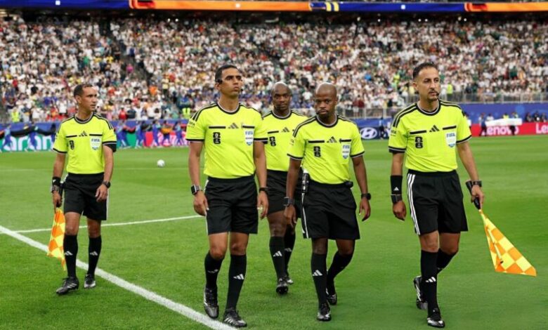 الحكم الدولي المغربي جلال جيد يقود طاقم التحكيم المغربي في بطولة خليجي 27