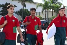 بعثة المنتخب المغربي أثناء وصولها إلى جنوب إفريقيا استعدادا لمواجهة ليسوتو