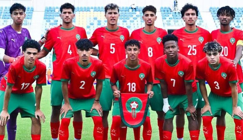 لاعبو المنتخب المغربي لأقل من 20 سنة يحتفلون بهدف أمام الجزائر