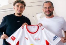 نائل العيناوي لاعب المنتخب المغربي خلال مباراة مع روما