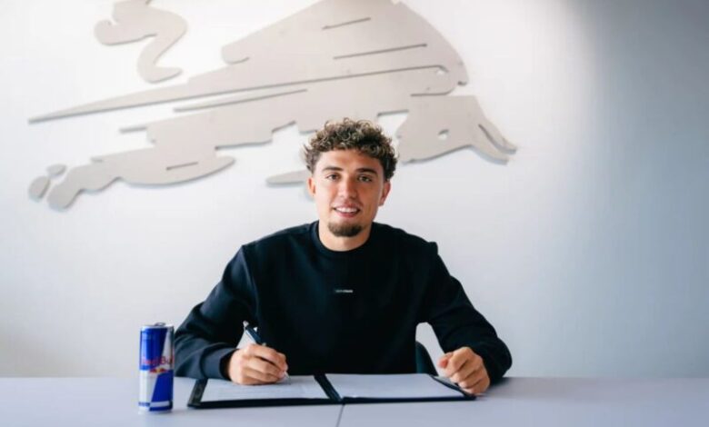 نائل العيناوي بقميص لايبزيغ الألماني