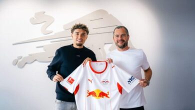 نيل العيناوي لاعب الوسط الدولي المغربي خلال مباراة مع نادي روما