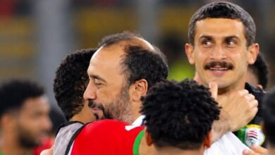 المدرب المغربي طارق السكتيوي خلال قيادته منتخب عُمان في كأس الخليج العربي