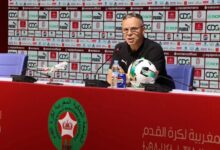 المدرب محمد وهبي خلال إعلان قائمة المنتخب المغربي لتصفيات كأس أمم إفريقيا 2027