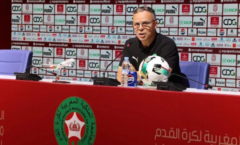 المدرب محمد وهبي خلال إعلان قائمة المنتخب المغربي لتصفيات كأس أمم إفريقيا 2027