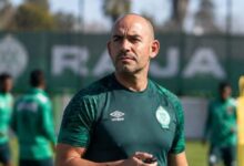المدرب الإسباني باكو خيميز يقود تدريبات الرجاء الرياضي