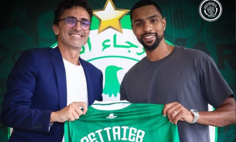 عادل بالطيب مهاجم الرجاء الرياضي الجديد