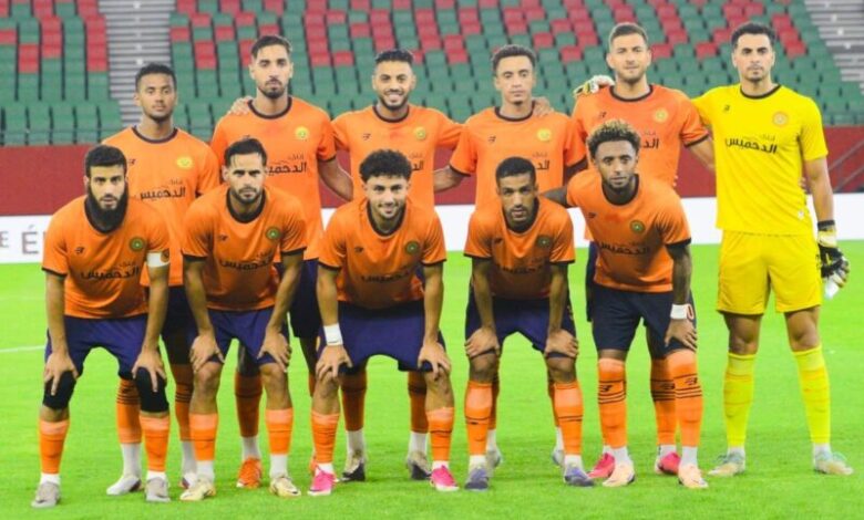 مدرب نهضة بركان بوبيستا خلال حصة تدريبية للفريق