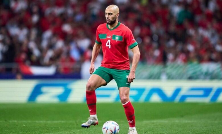 الدولي المغربي سفيان أمرابط بقميص المنتخب الوطني