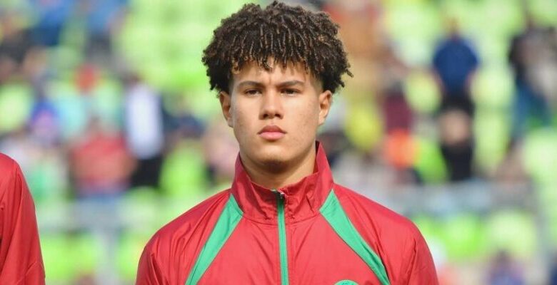طه مجني لاعب اتحاد تواركة خلال انتقاله إلى كريستال بالاس