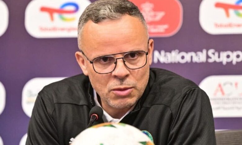 محمد وهبي المدير الفني للمنتخب المغربي خلال ندوة صحفية قبل مباراة ليسوتو