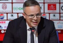 الناخب الوطني محمد وهبي خلال ندوة صحفية للمنتخب المغربي
