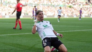 ياسر الزابيري لاعب راسينغ سانتاندير يحتفل بهدفه أمام ألافيس