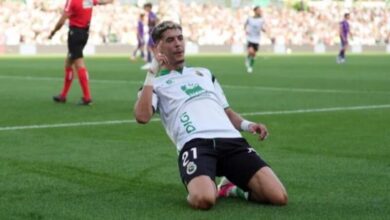 المهاجم المغربي ياسر زابيري يحتفل بعد تسجيله هدفا مع راسينغ سانتاندير أمام ألافيس