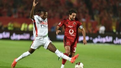 المدافع المغربي أشرف داري خلال مباراة الأهلي والزمالك