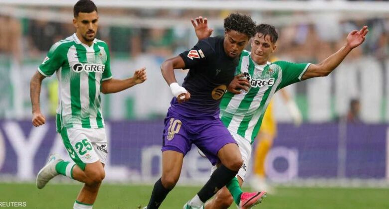 عبد الصمد الزلزولي يسجل هدفا أمام برشلونة في مباراة الدوري الإسباني