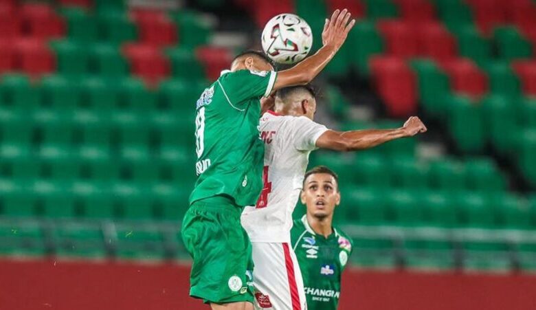لقطة من مباراة الفتح الرباطي والرجاء الرياضي في البطولة الاحترافية