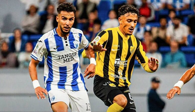 لاعبو اتحاد طنجة خلال مباراة الجولة الرابعة من البطولة الاحترافية أمام المغرب الفاسي
