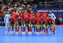 لاعبو المنتخب المغربي للفوتسال خلال مباراة الجزائر في كان 2026